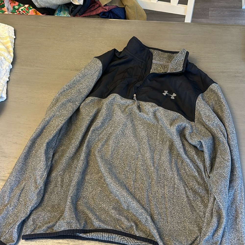 Under Armour Pullover Size L